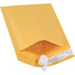 The 4 x 8 Kraft Self-Seal Bubble Mailers from the Freight Saver Pack feature a partially open flap with visible bubble wrap and a peel-off adhesive strip. Instructions are printed in multiple languages, including English and French.