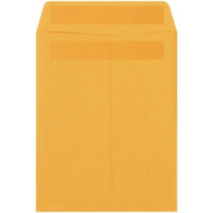 A 7 1/2 x 10 1/2 Kraft Redi-Seal Envelope from a pack of 1000 stands upright against a white background, sealed and unmarked, highlighting its minimalistic design.