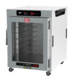 The Metro HBCW8-DC-UC HotBlox Wide 8-Pan Holding Cabinet features a clear door, digital touchscreen controller, and 875W power. Its designed for mobility with wheels and multiple shelves for efficient warming.
