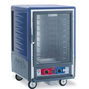 The Metro C535-CXFC-4-BU C5 3 Series Insulated Holding/Proofing Cabinet features a half-height design with a full-length clear door and fixed wire slides. Its blue exterior is powered at 220-240V, 50/60Hz, and 1681-2000W, offering easy mobility for efficient use.