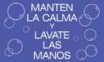 The Justrite Mat,194 Span Keep Calm 3X5 features Spanish text on a blue background with bubbles, saying: MANTEN LA CALMA Y LAVATE LAS MANOS, serving as a gentle reminder to stay calm and maintain hygiene by washing hands.