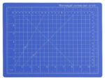 The Dahle Vantage® Premium Self-Healing Cutting Mat, 9 x 12, in blue, features white grid lines with inch measurements and diagonal guides at 60 and 45 degrees. Labeled Vantage Cutting Mat 12 x 9 on the top right, its ideal for detailed work. Available in a case of 48.