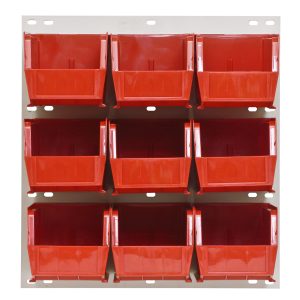 The Quantum Louvered Panel, wall-mounted and measuring 18L x 11H, includes nine clear QUS230 bins arranged in a 3x3 grid. Made of heavy-duty 16-gauge cold rolled steel with an oyster white enamel finish, the bins provide top access but do not include mounting hardware.