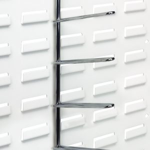 The Quantum Tape/Reel Holder features six 6 pronged arms on a vertical panel, accommodating up to six tapes or reels with a 25 lbs. load capacity. Ideal for use with louvered panels, it fits seamlessly into evenly spaced slots.